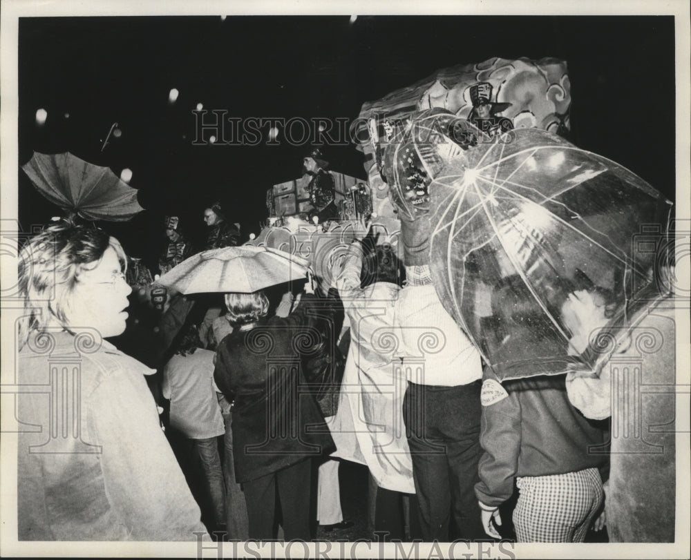 1974 Carnival Parade - Historic Images