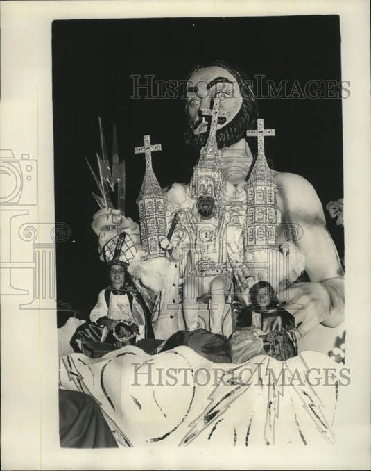 1975 Carnival Parade - Historic Images