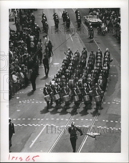 1987 Carnival Parade - Historic Images