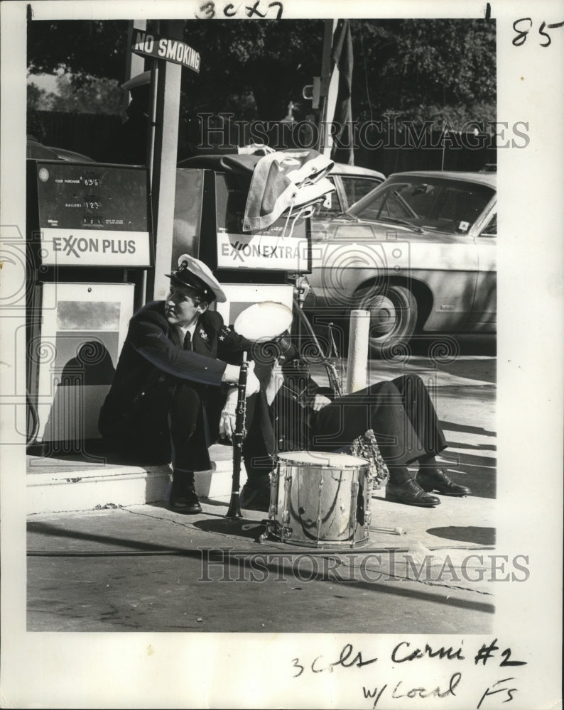 1974 Carnival Parade - Historic Images