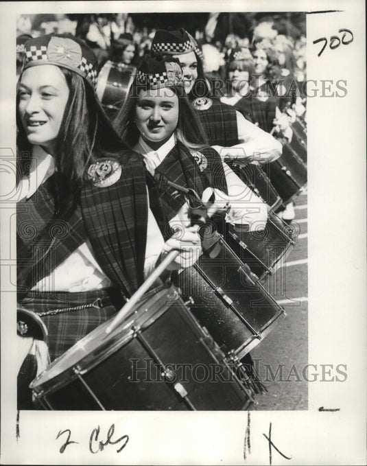 1974 Carnival Parade - Historic Images