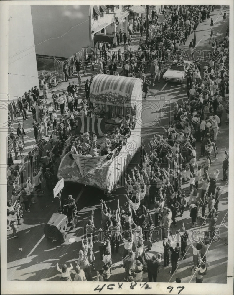 1966 Carnival Parade - Historic Images