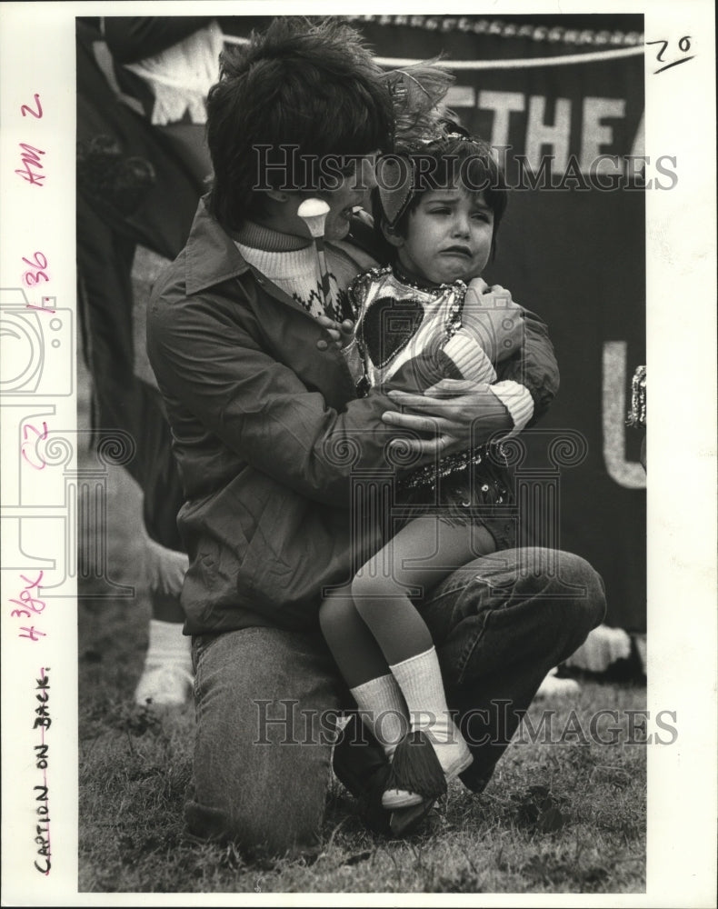 1982 Carnival Parade - Historic Images