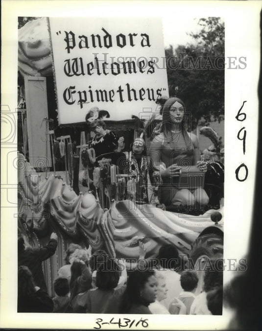 1989 Carnival Parade - Historic Images