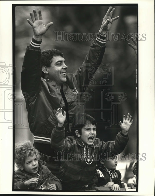 1983 Man & Three Children on Ladder Yells at Krewe of Isis Masker - Historic Images