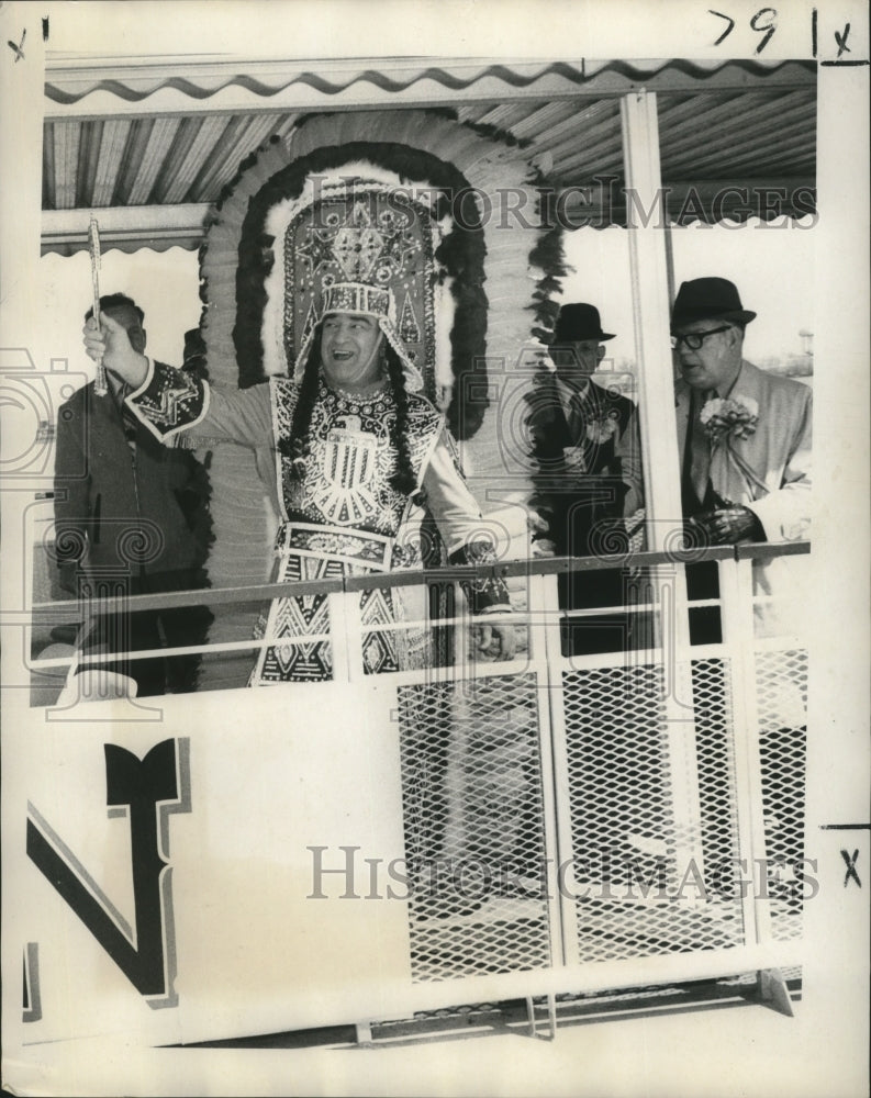 1971 Chief Choctaw, Walter M. Tiger Ruiz Waves Start of River Parade - Historic Images