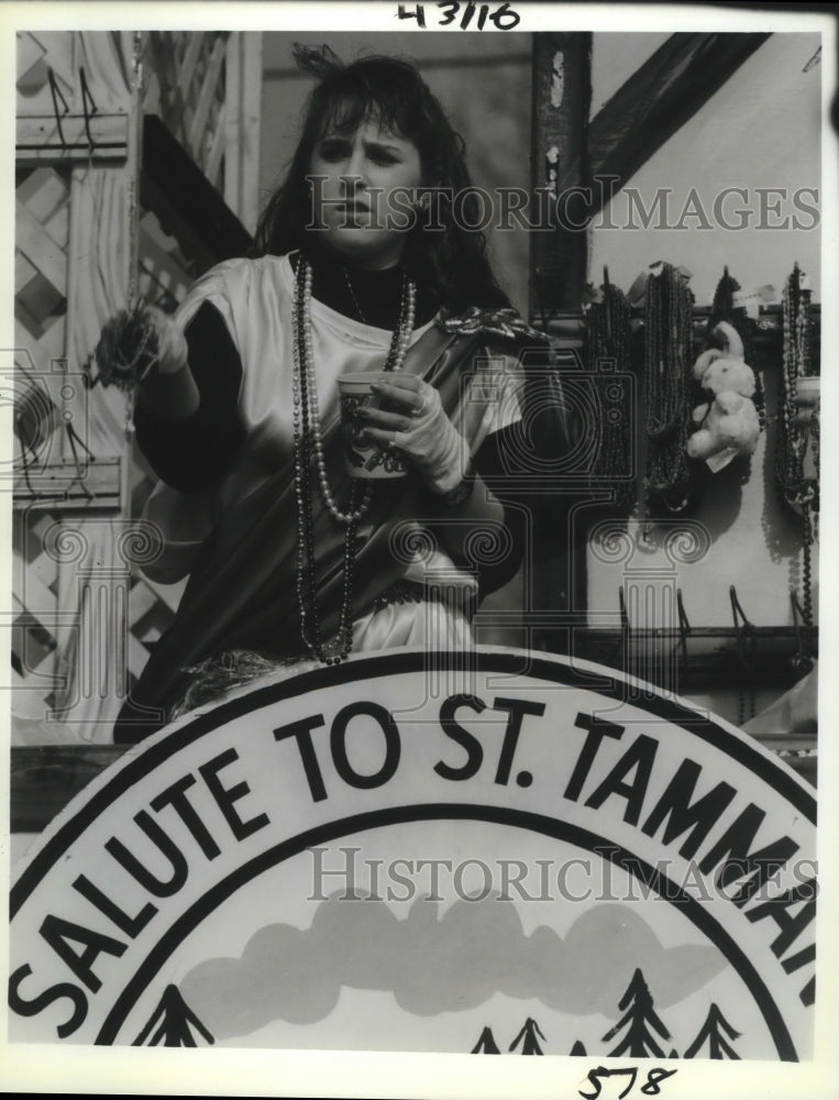 1989 Carnival Parade - Historic Images