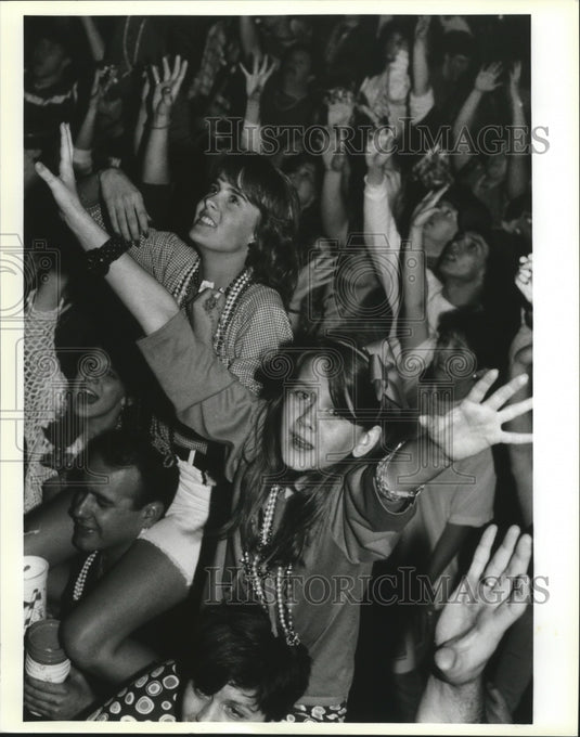 1992 Carnival Parade - Historic Images