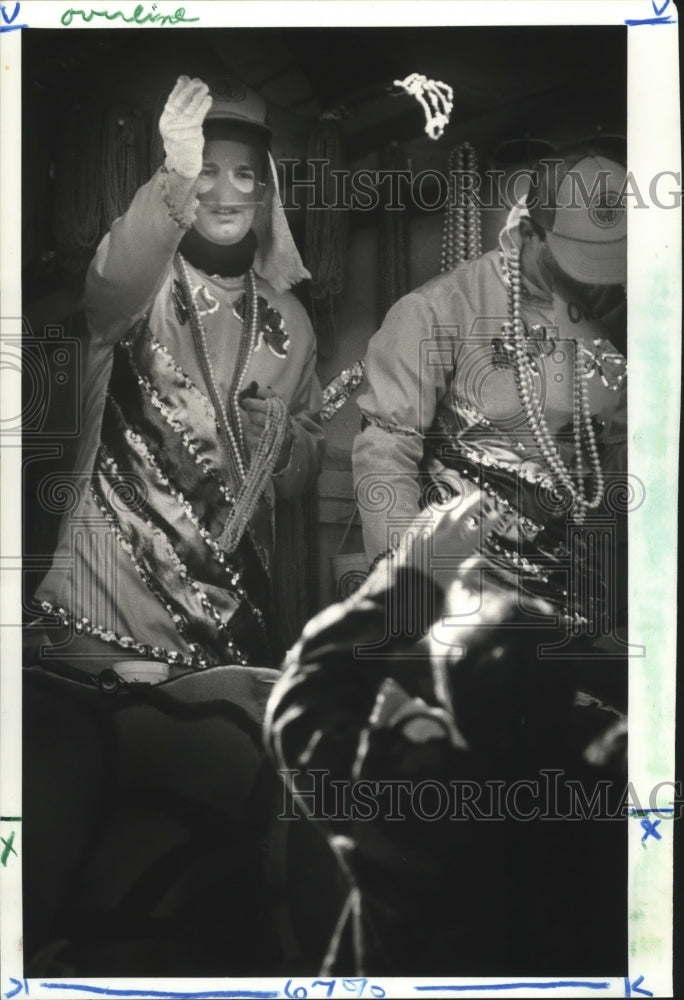 1988 Carnival Parade - Historic Images