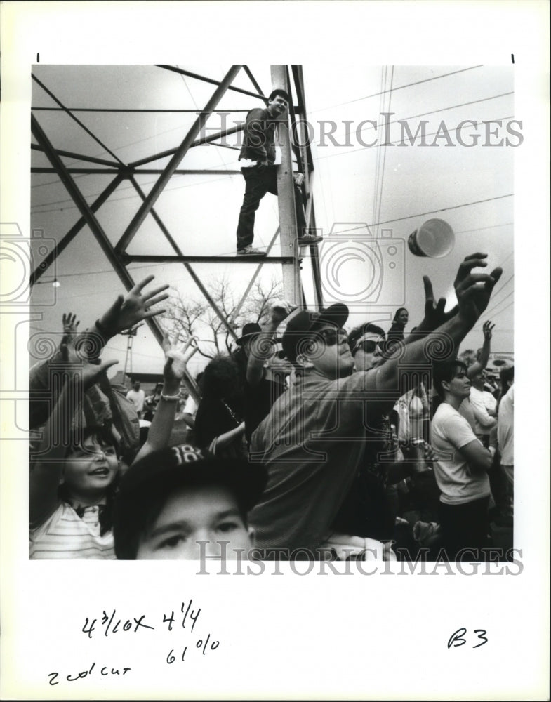 1992 Carnival Parade - Historic Images