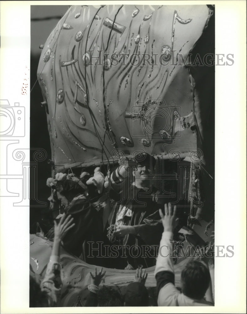 1990 Carnival Parade - Historic Images