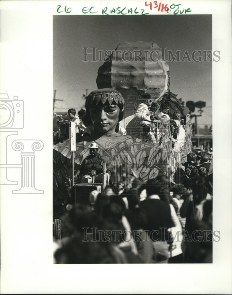 1986 Press Photo Carnival Parade- Krewe of Little Rascals Parade in Metairie. - Historic Images