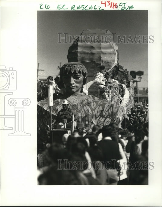1986 Press Photo Carnival Parade- Krewe of Little Rascals Parade in Metairie. - Historic Images