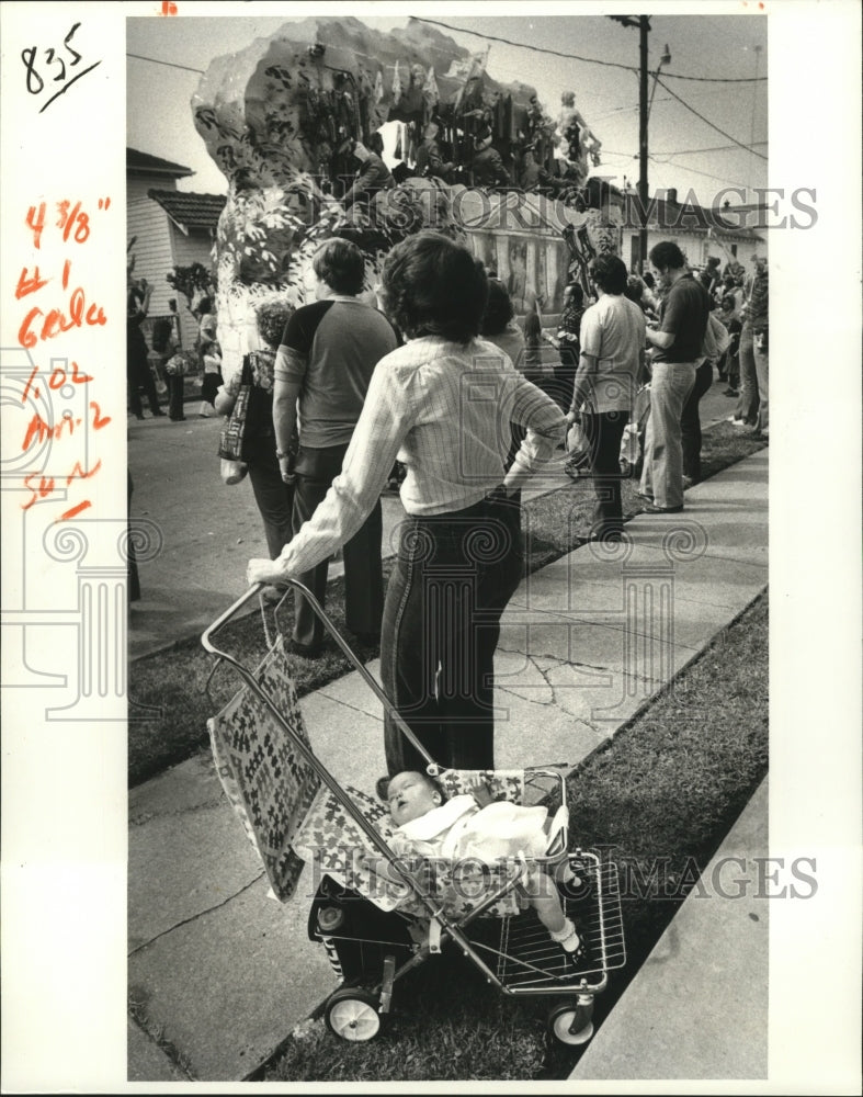 1982 Carnival Grela Parade - Historic Images