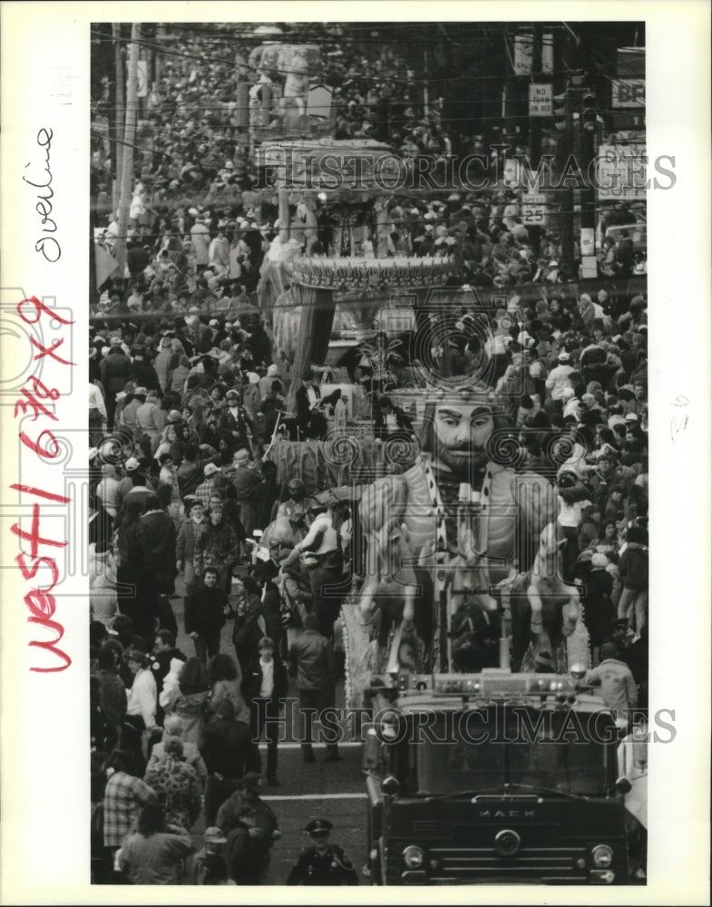 1989 Carnival Parade - Historic Images