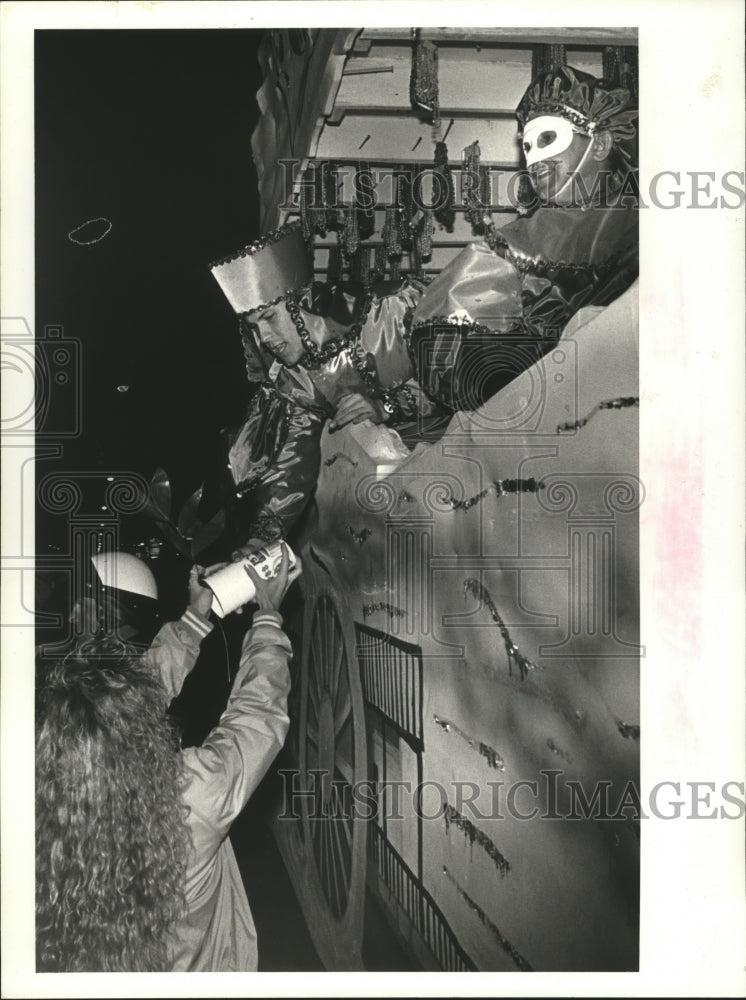 1988 Carnival Parade - Historic Images