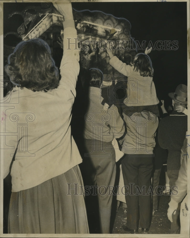 1963 Crowd Begging for Throws in Carnival Parade Mardi Gras - Historic Images