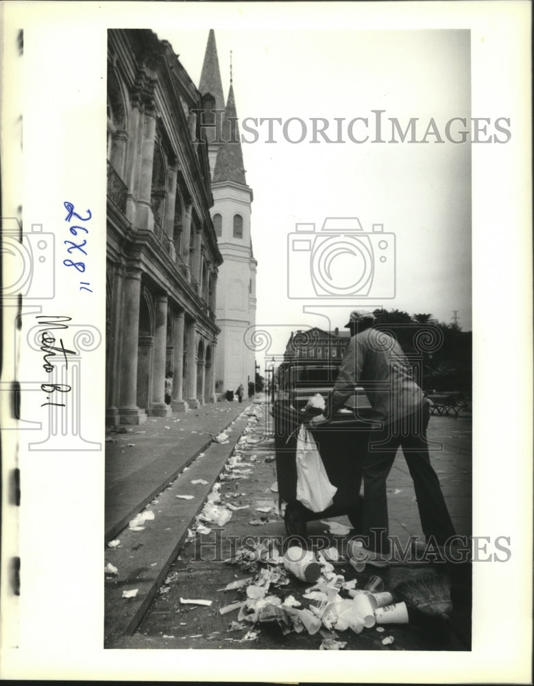 1989 City Worker Cleans Carnival Trash in Jackson Square Mardi Gras - Historic Images