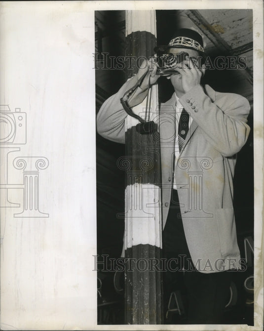 1972 Tourist Taking Pictures at Carnival Parade Mardi Gras - Historic Images