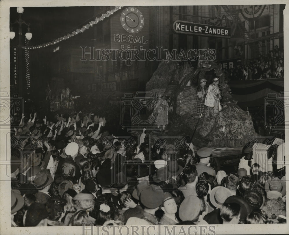 1946 Carnival Parade - Historic Images