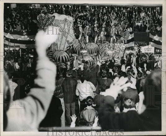 1966 Carnival Parade - Historic Images