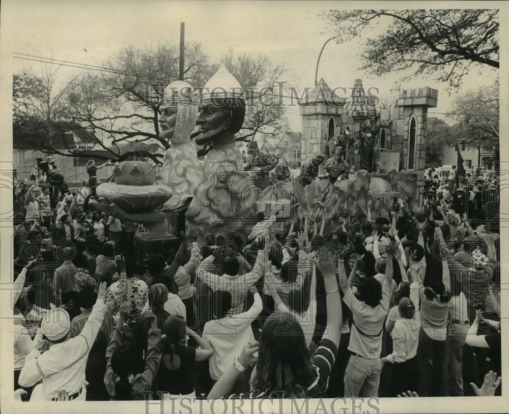 1973 Crowd Reaches for Rex Parade Float, Mardi Gras, New Orleans - Historic Images