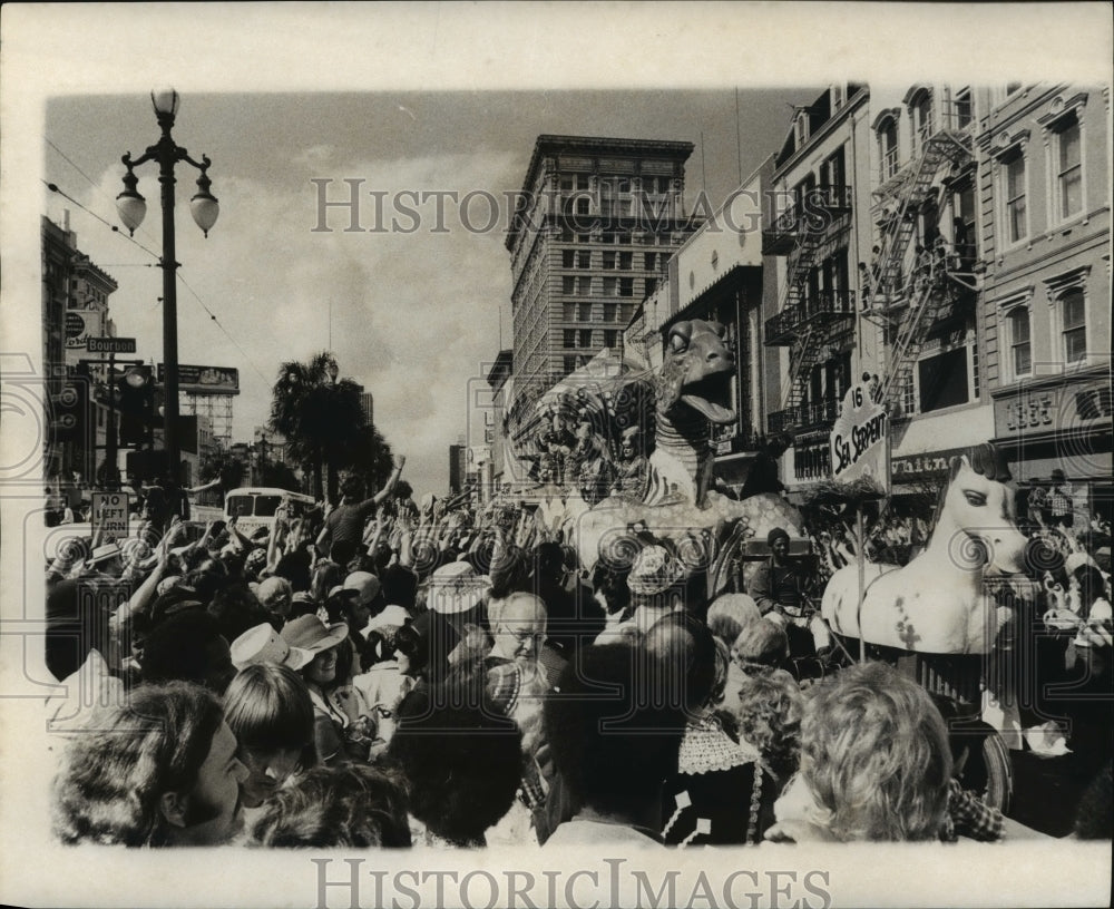 1975 Rex Carnival Travels Through Town, Mardi Gras, New Orleans - Historic Images