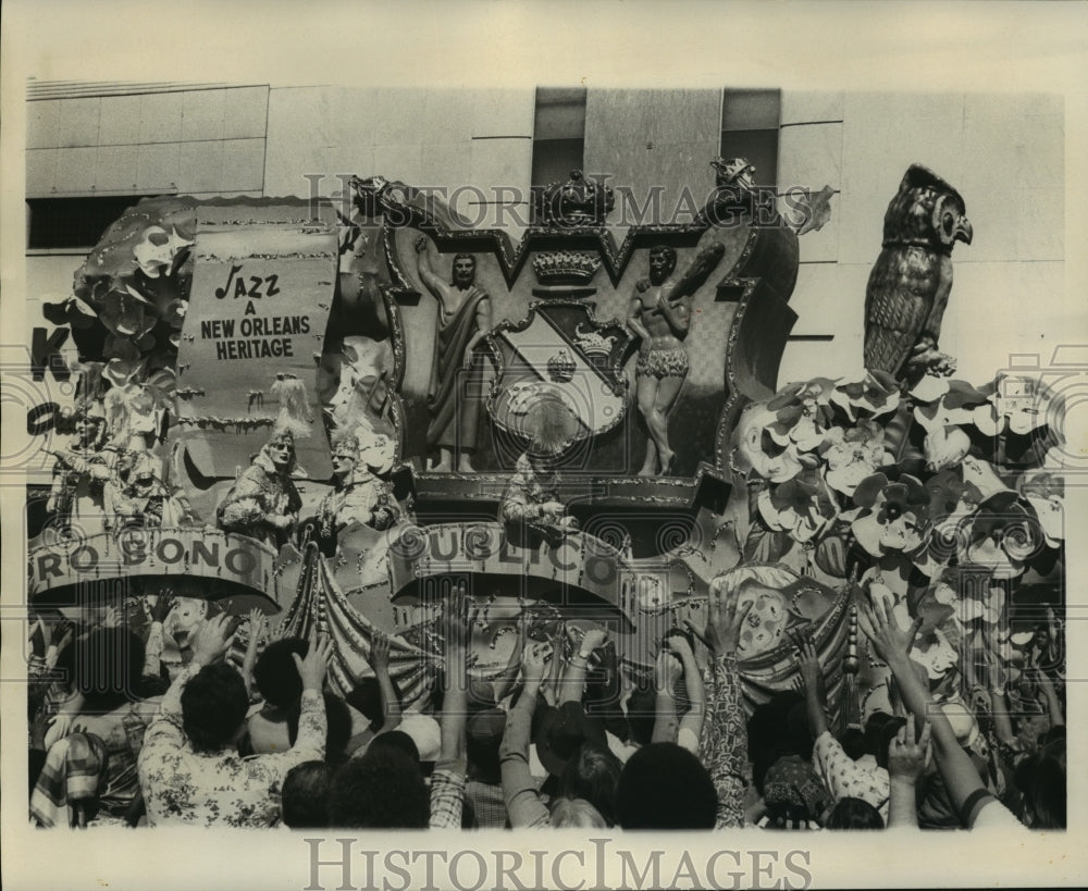 1976 Carnival Parade - Historic Images