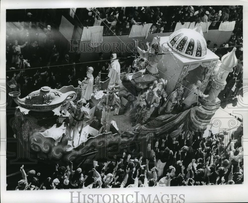 1974 Carnival Parade - Historic Images