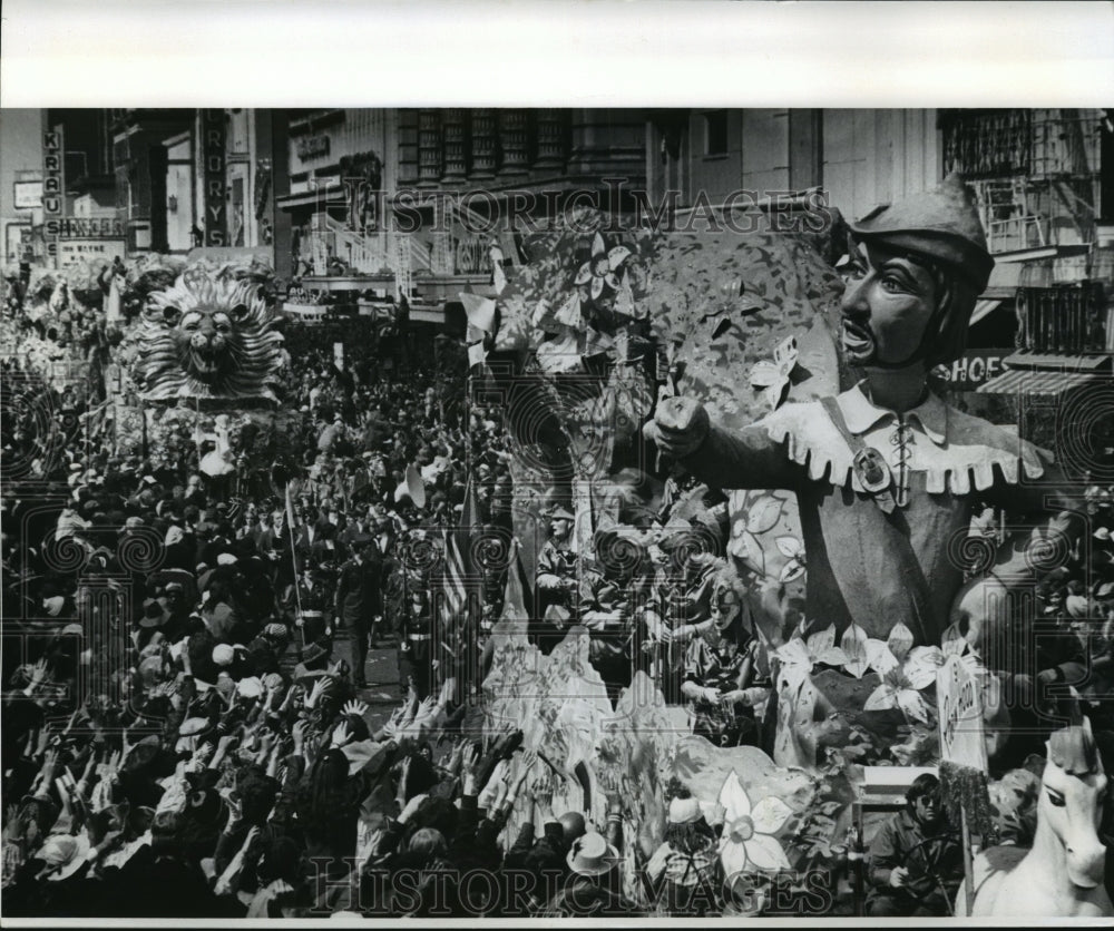 1975 Carnival Parade - Historic Images