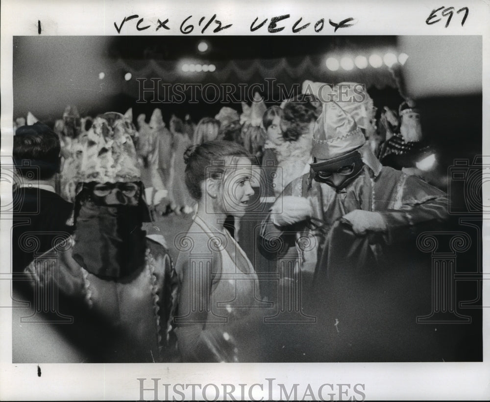 1975 Carnival Ball - Historic Images