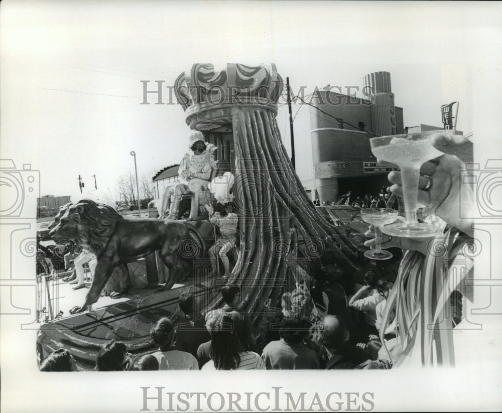 1973 Alla parade King in his royal float at the Mardi Gras Carnival - Historic Images