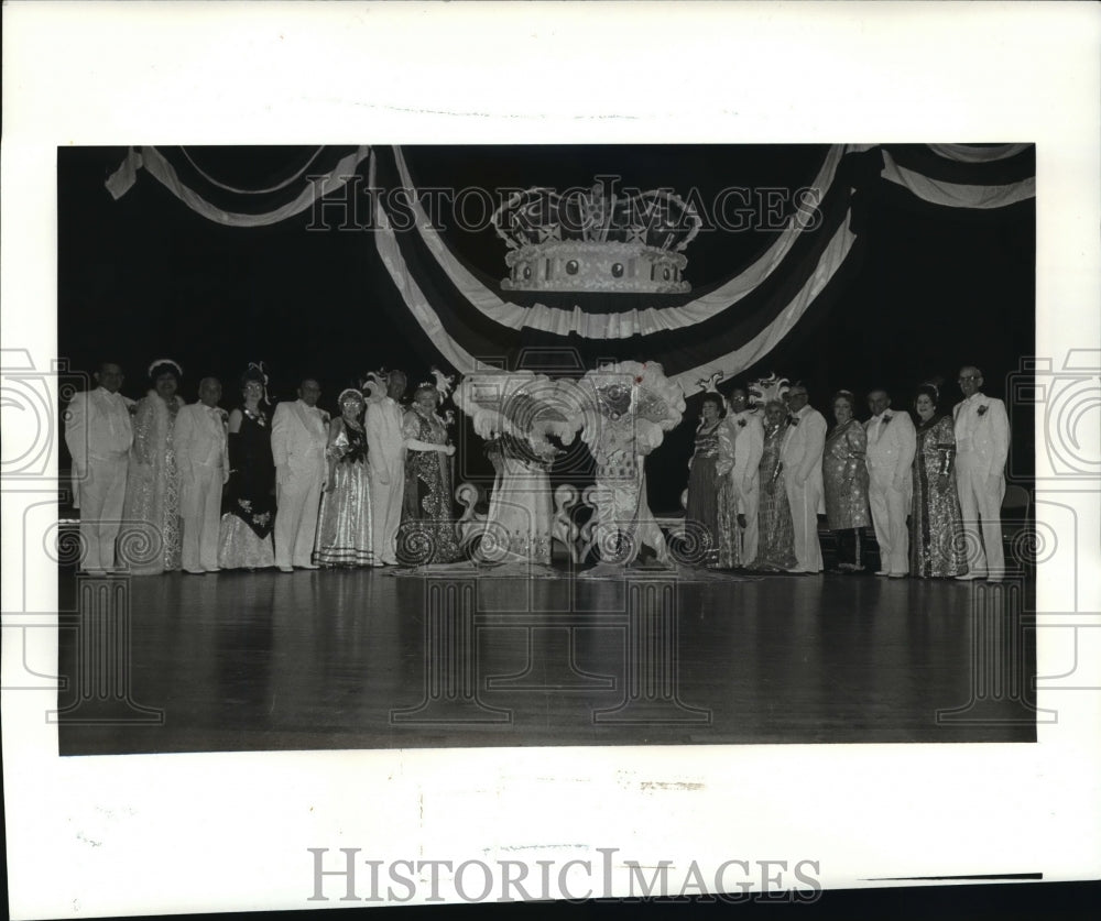 1986 St. Bernard Jubilee Mardi Gras Ball King, Queen and their court - Historic Images