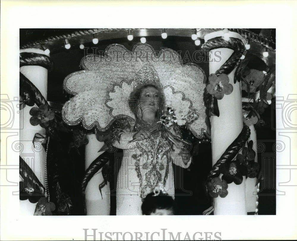 1995 Queen XV of Krewe of Juno parade in New Orleans for Mardi Gras - Historic Images