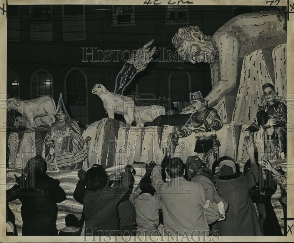 1967 Krewe of Momus Mari Gras Parade float in New Orleans - Historic Images