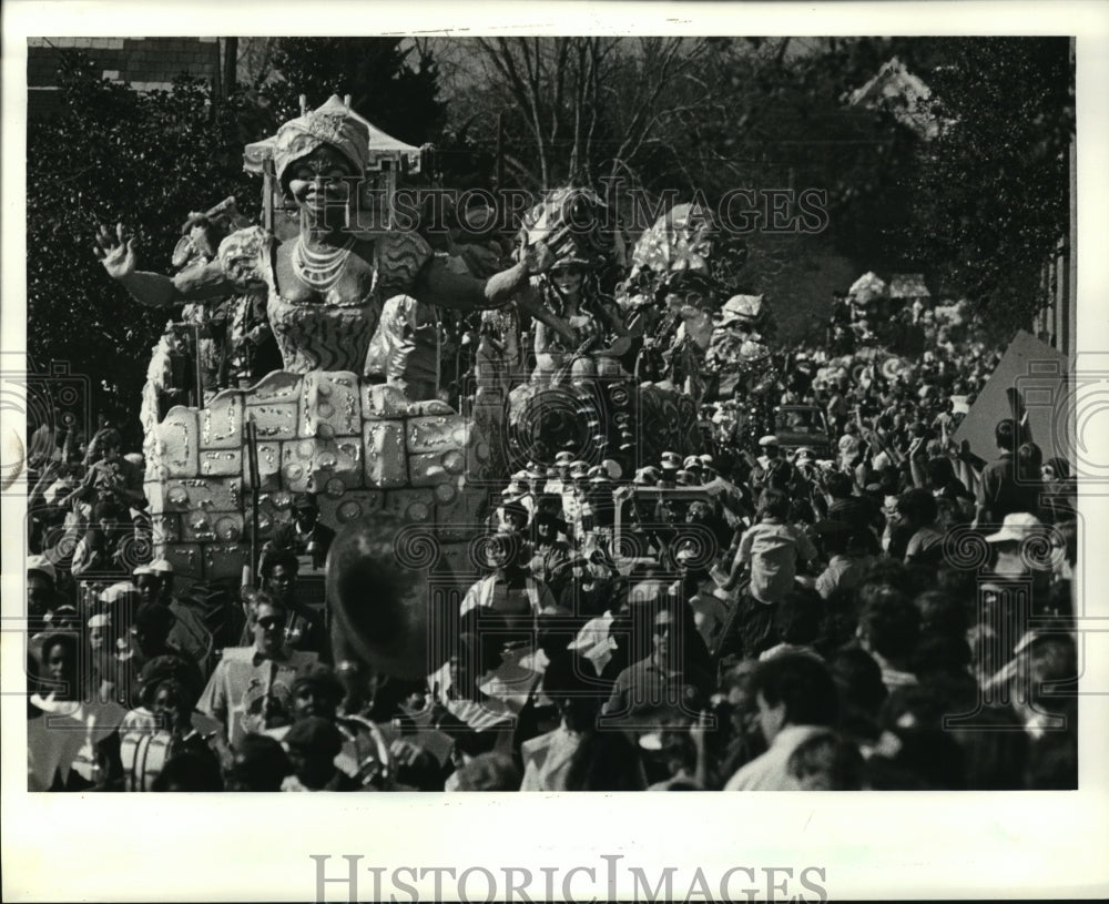 1986 Krewe of Okeanos Parade Floats Roll Down Orleans Avenue - Historic Images