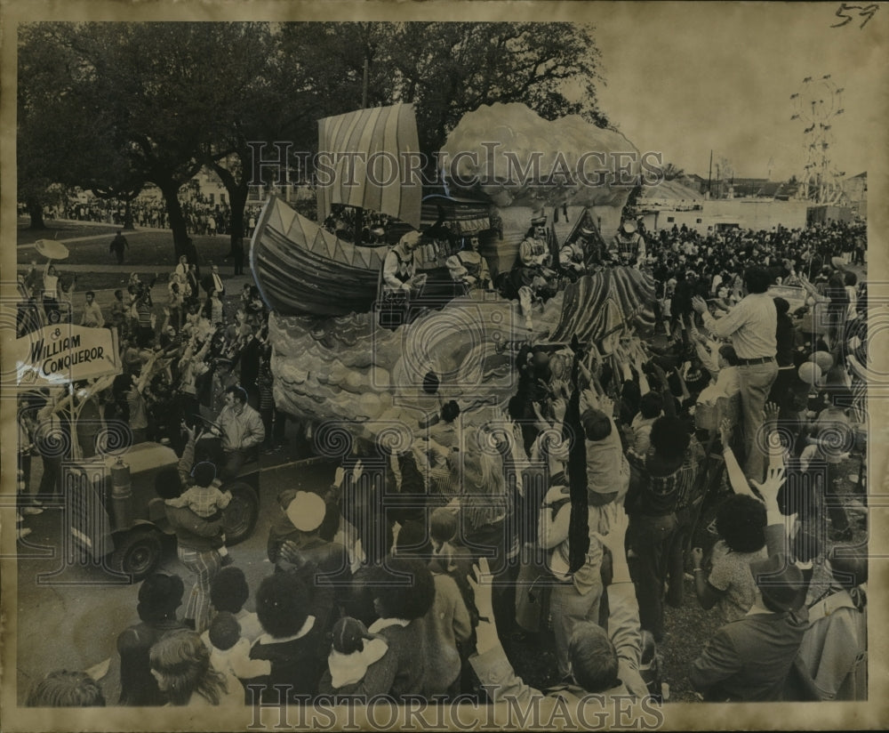 1972 Okeanos&#39; Krewe Parade crawls through New Orleans on Mardi Gras - Historic Images