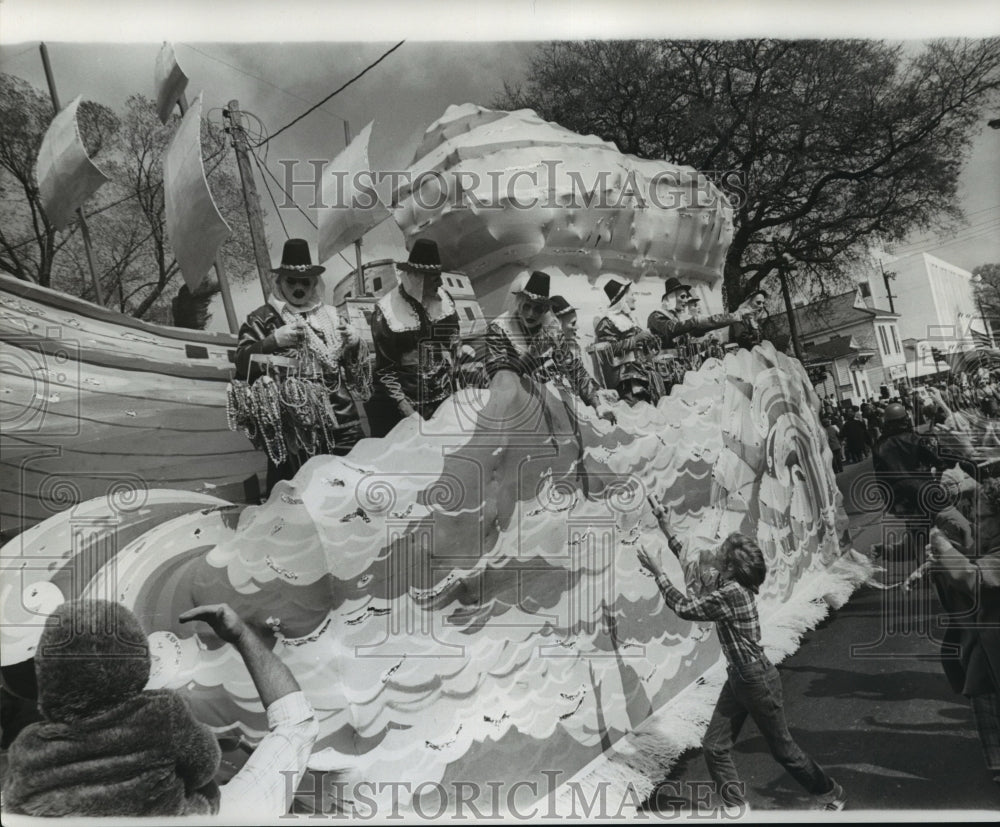 1976 Okeanos parade pilgrim float on Mardi Gras in New Orleans - Historic Images