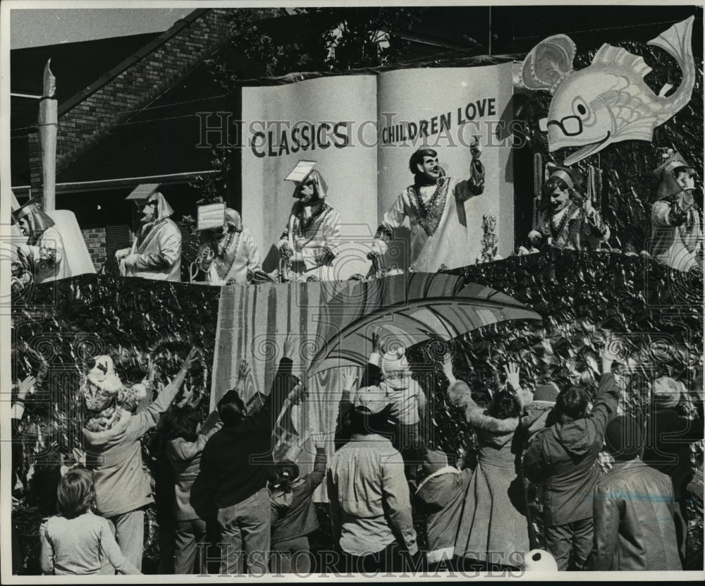 1978 Pontchartrain parade in New Orleans on Mardi Gras  - Historic Images