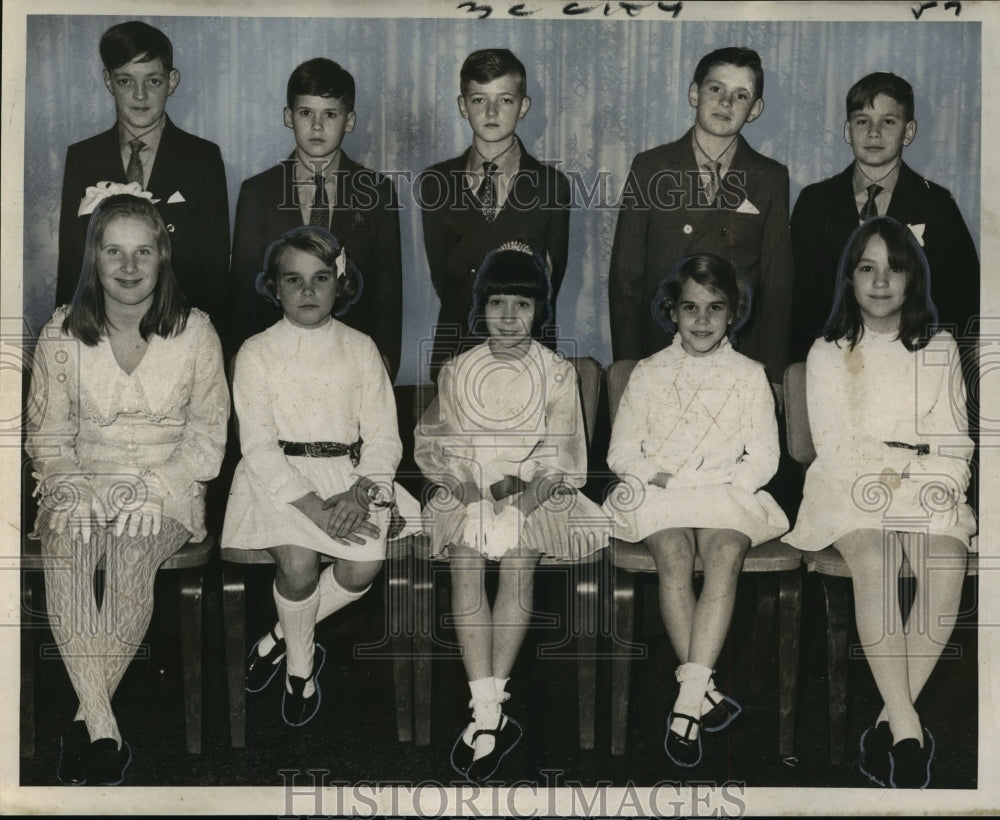 1976 Carnival Ball Krewe of Freret honors members of Junior Court. - Historic Images