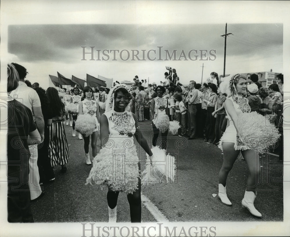 1975 Carnival Parade - Historic Images