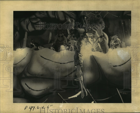 1992 Carnival Parade - Historic Images