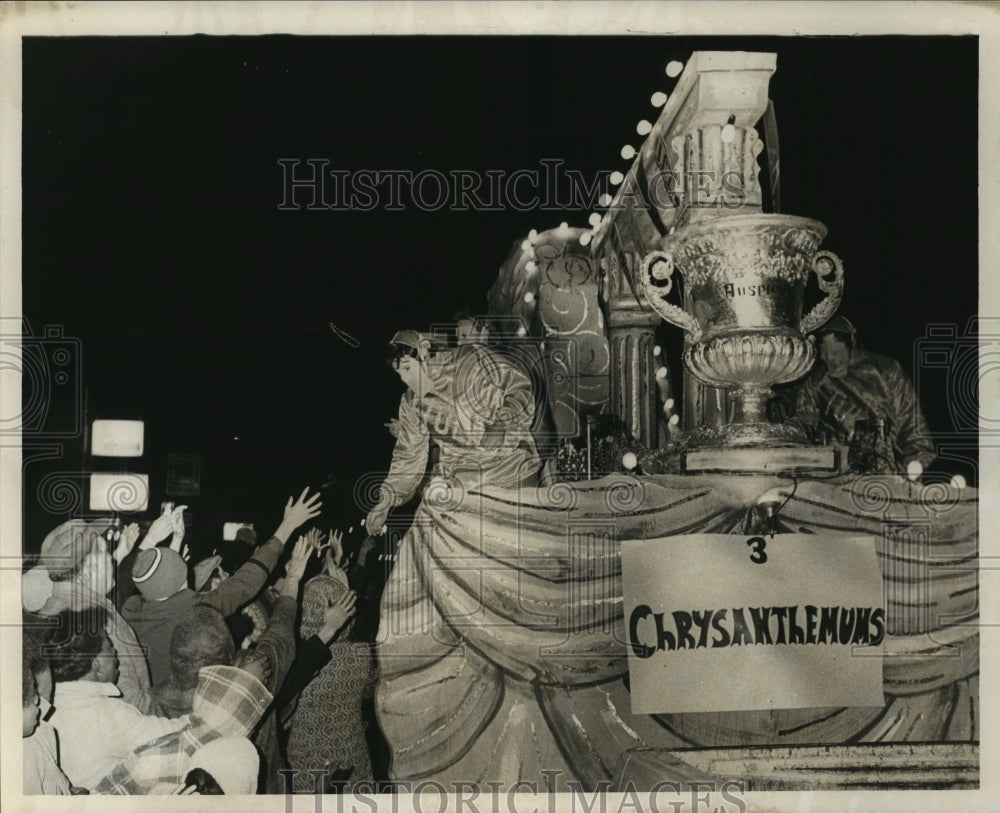 1972 Carnival Parade - Historic Images