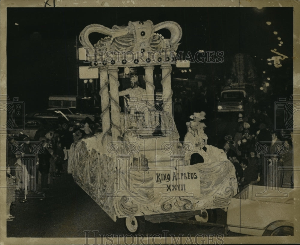 1972 Carnival Parade - Historic Images