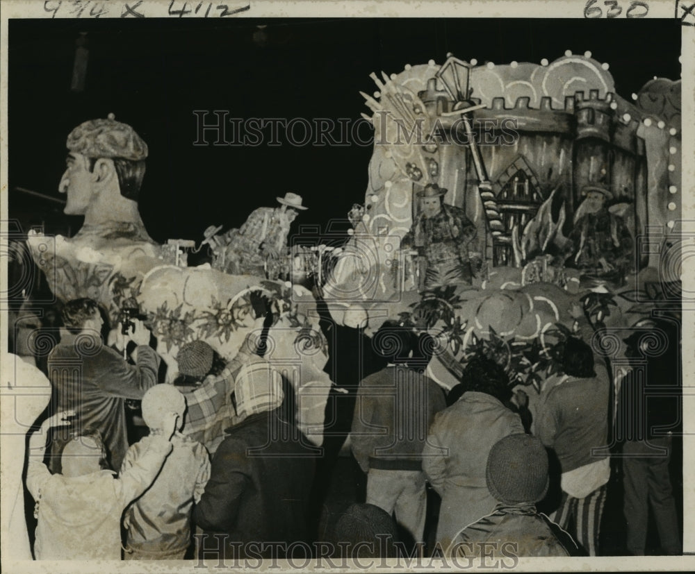 1972 Carnival Parade - Historic Images