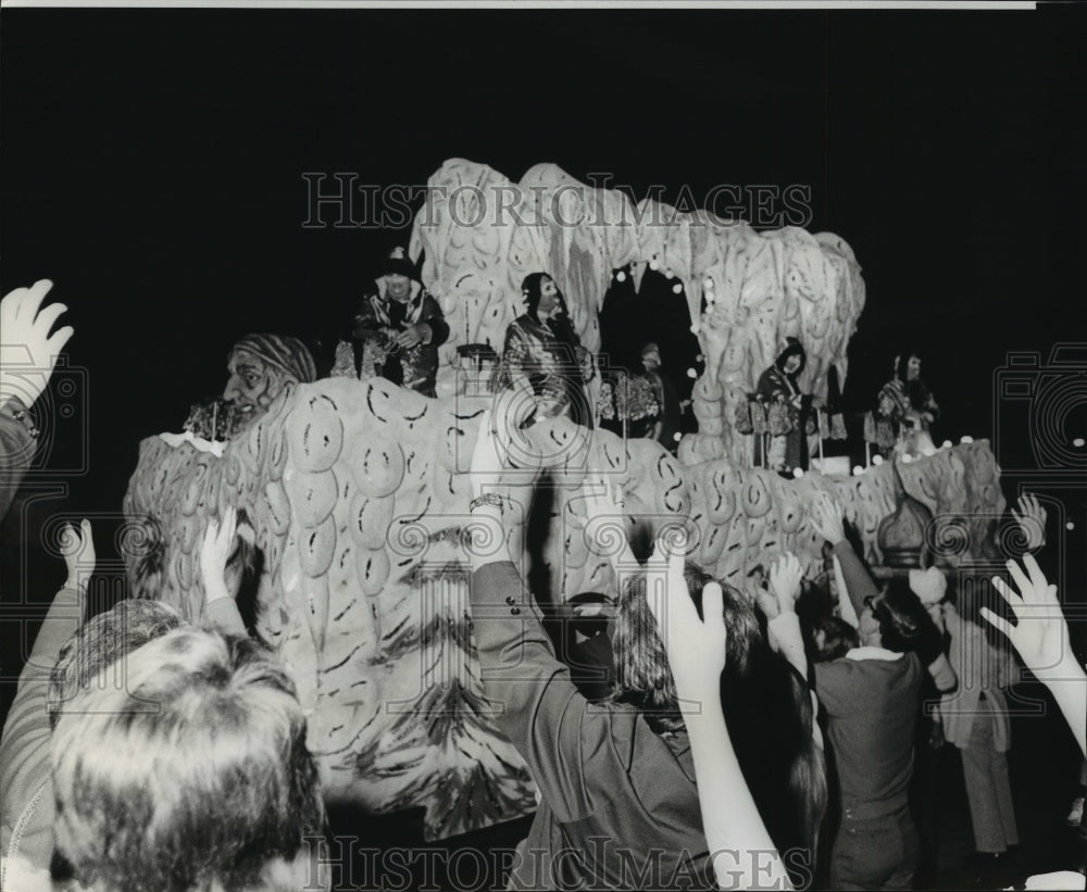1973 Carnival Parade - Historic Images