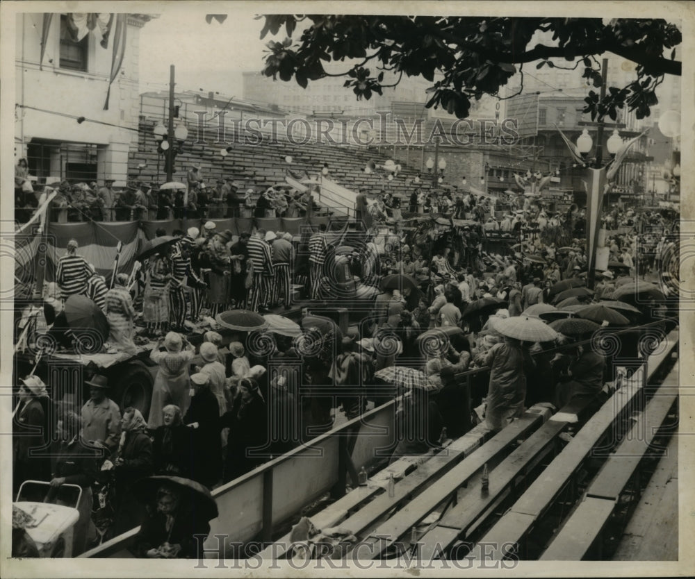 1955 Carnival Parade - Historic Images