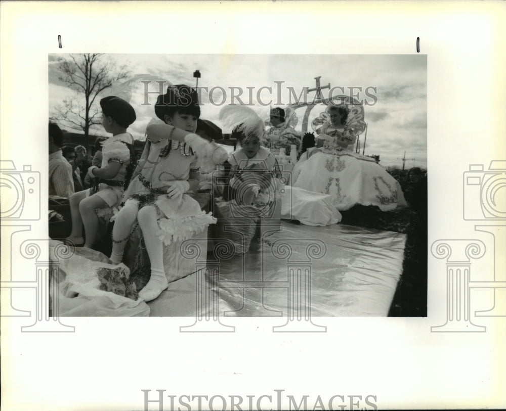 1990 Carvnival Parade - Historic Images