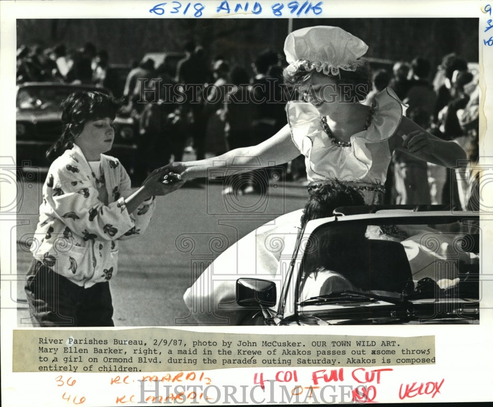 1987 Carnival Parade - Historic Images