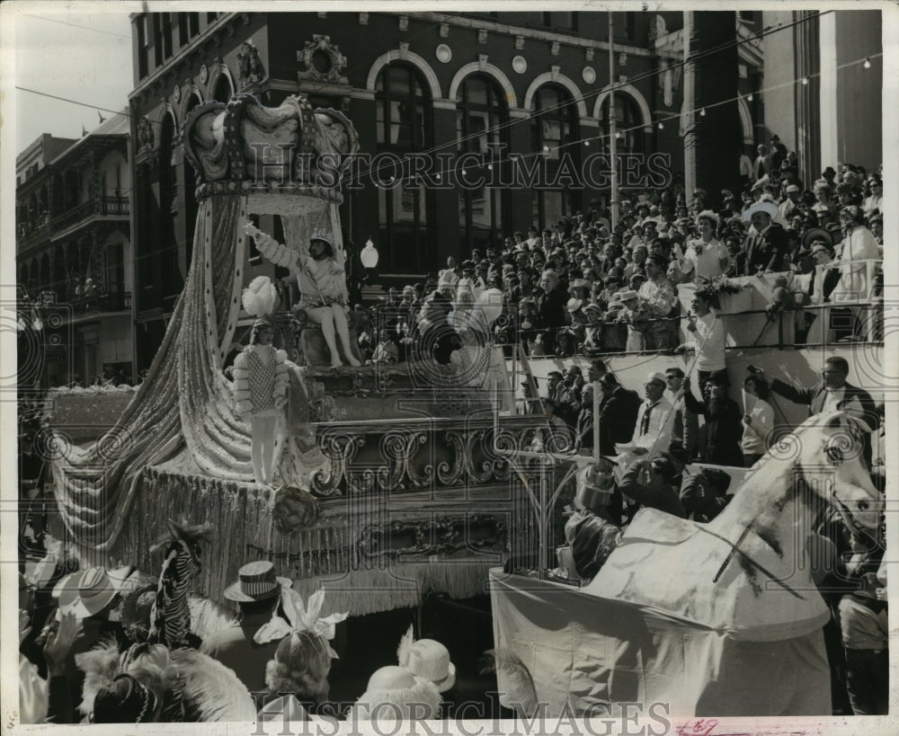 1964 Carnival Parade - Historic Images